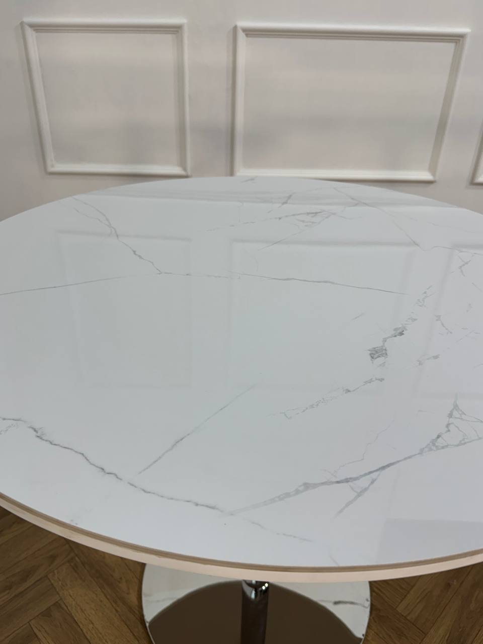 LUXE ROUND DINING TABLE – Silver Finish