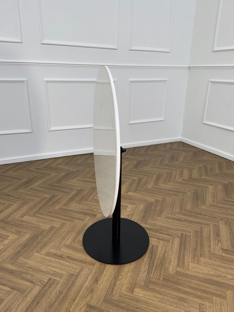 Luxe Round Dining Table