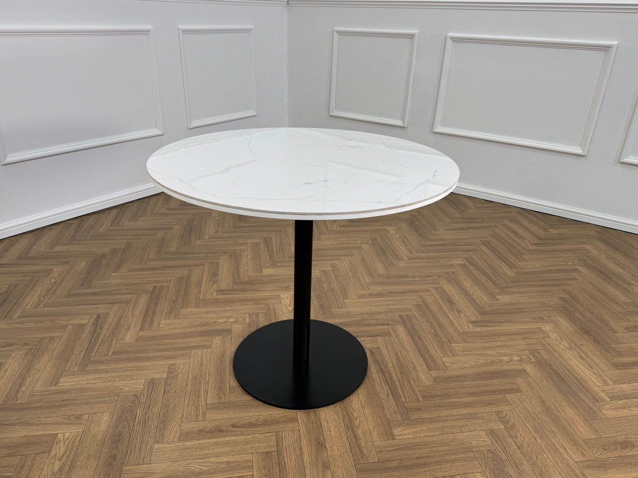 LUXE ROUND DINING TABLE – Matt Black Finish