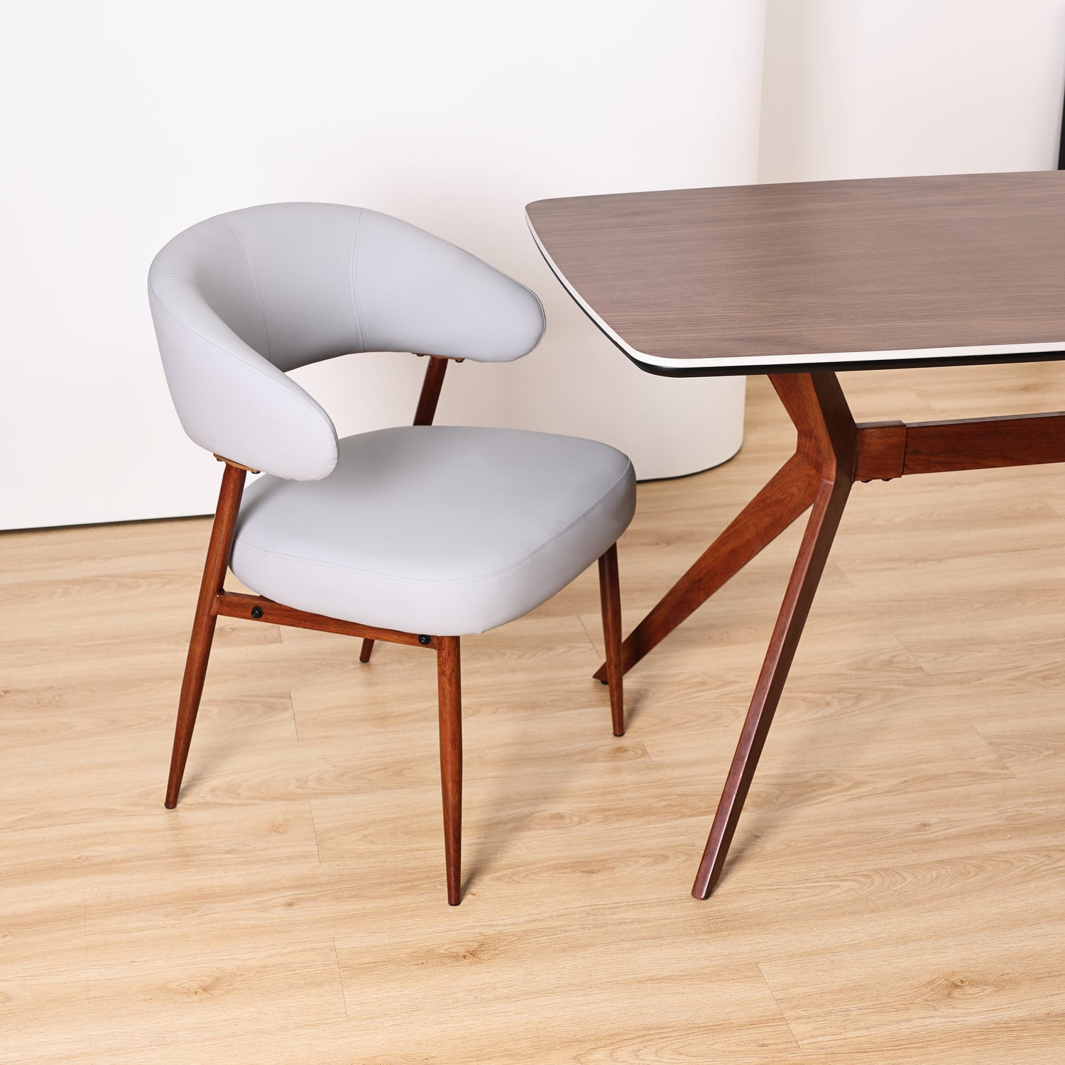 ZENO DINING TABLE