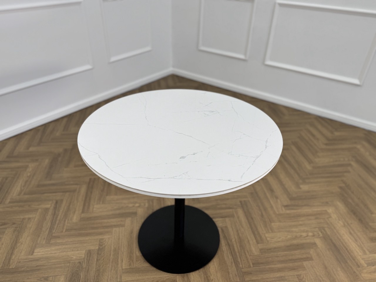 LUXE ROUND DINING TABLE – Matt Black Finish