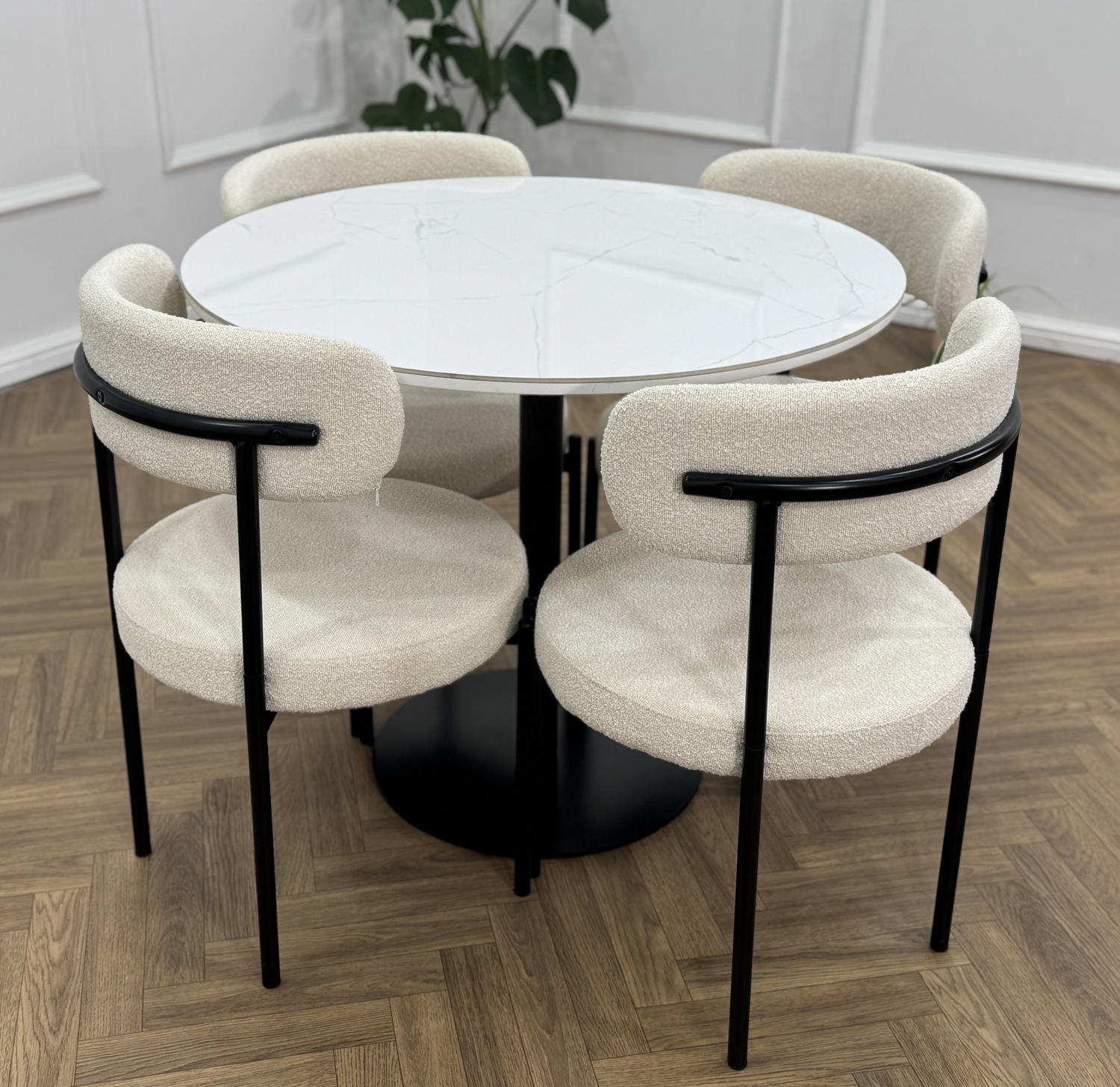LUXE ROUND DINING TABLE – Matt Black Finish