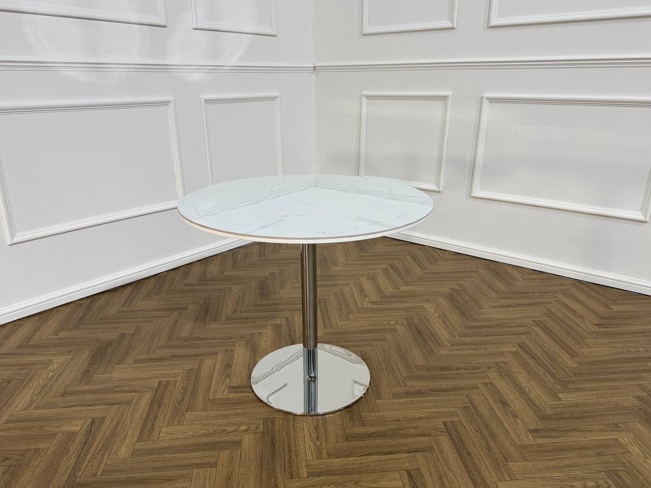 LUXE ROUND DINING TABLE – Silver Finish