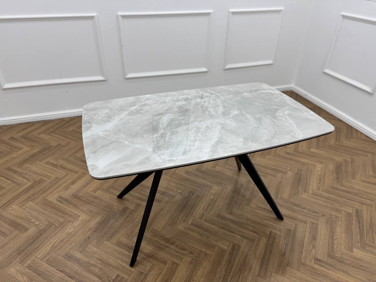 CLOUD DINING TABLE