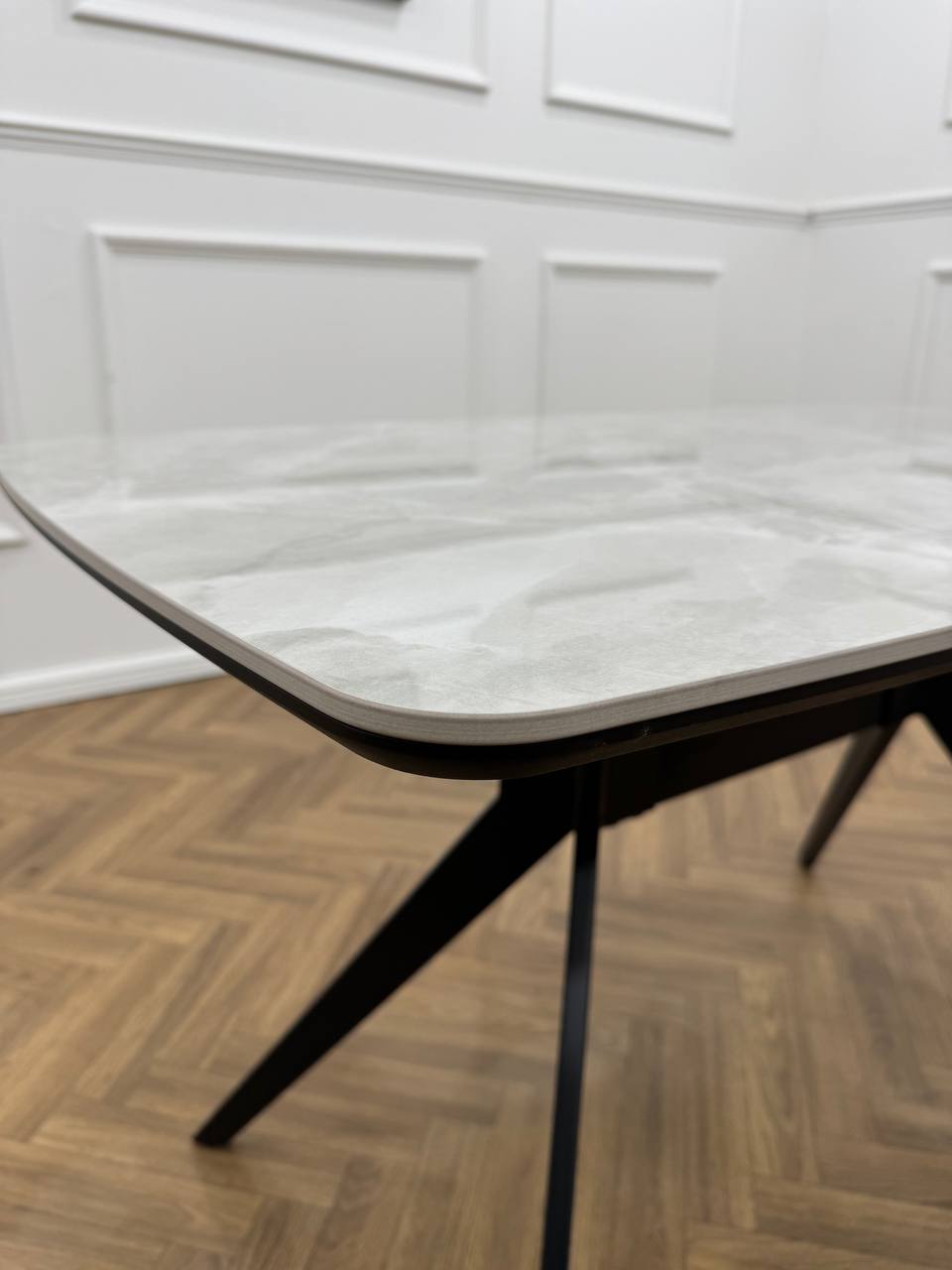 CLOUD DINING TABLE