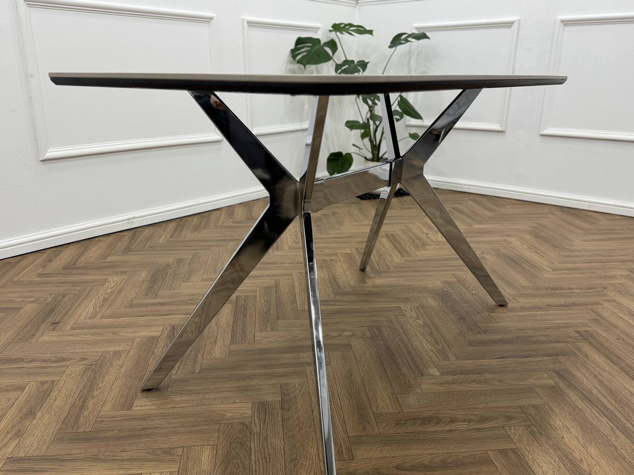 CLOUD DINING TABLE
