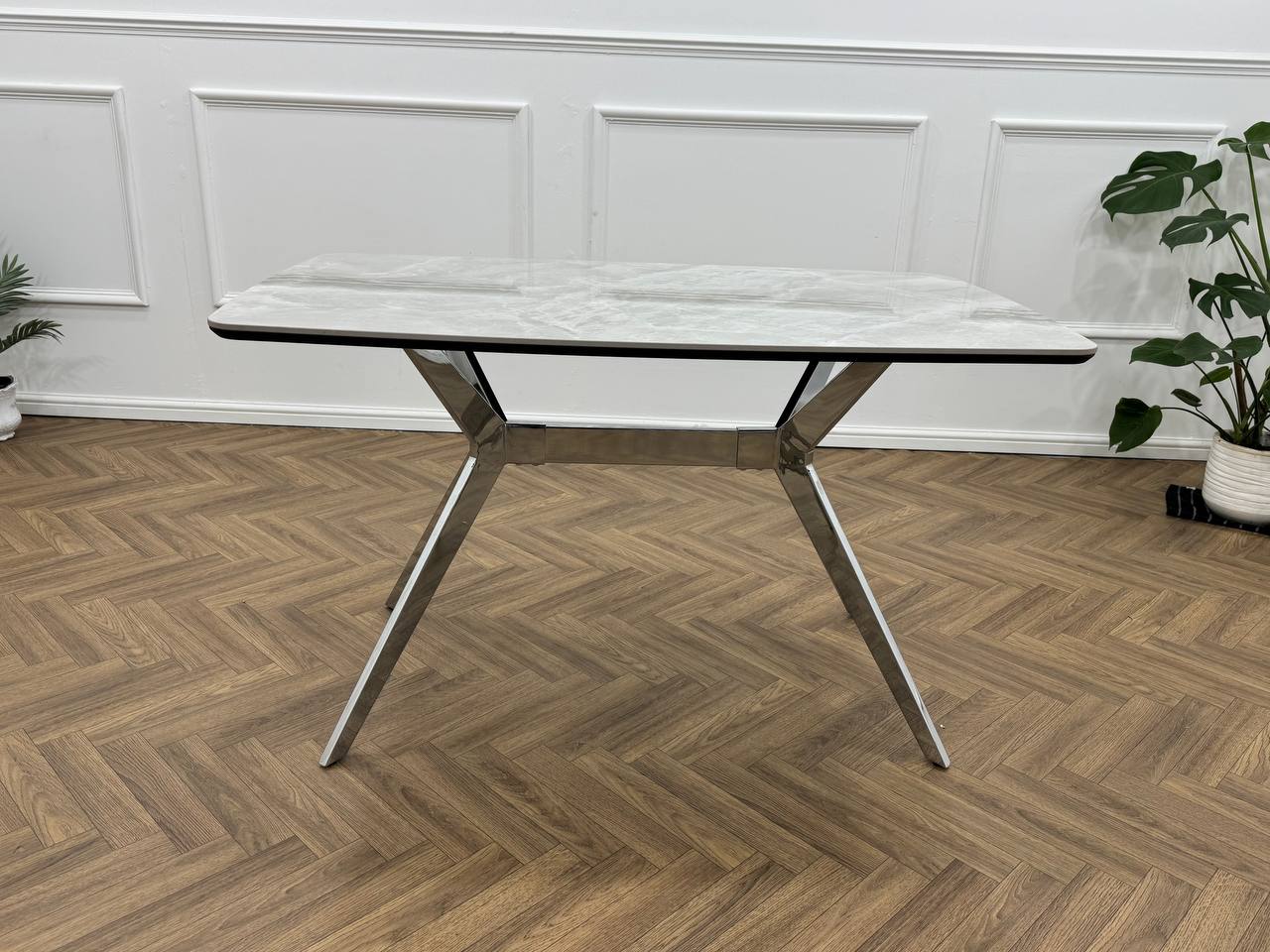CLOUD DINING TABLE