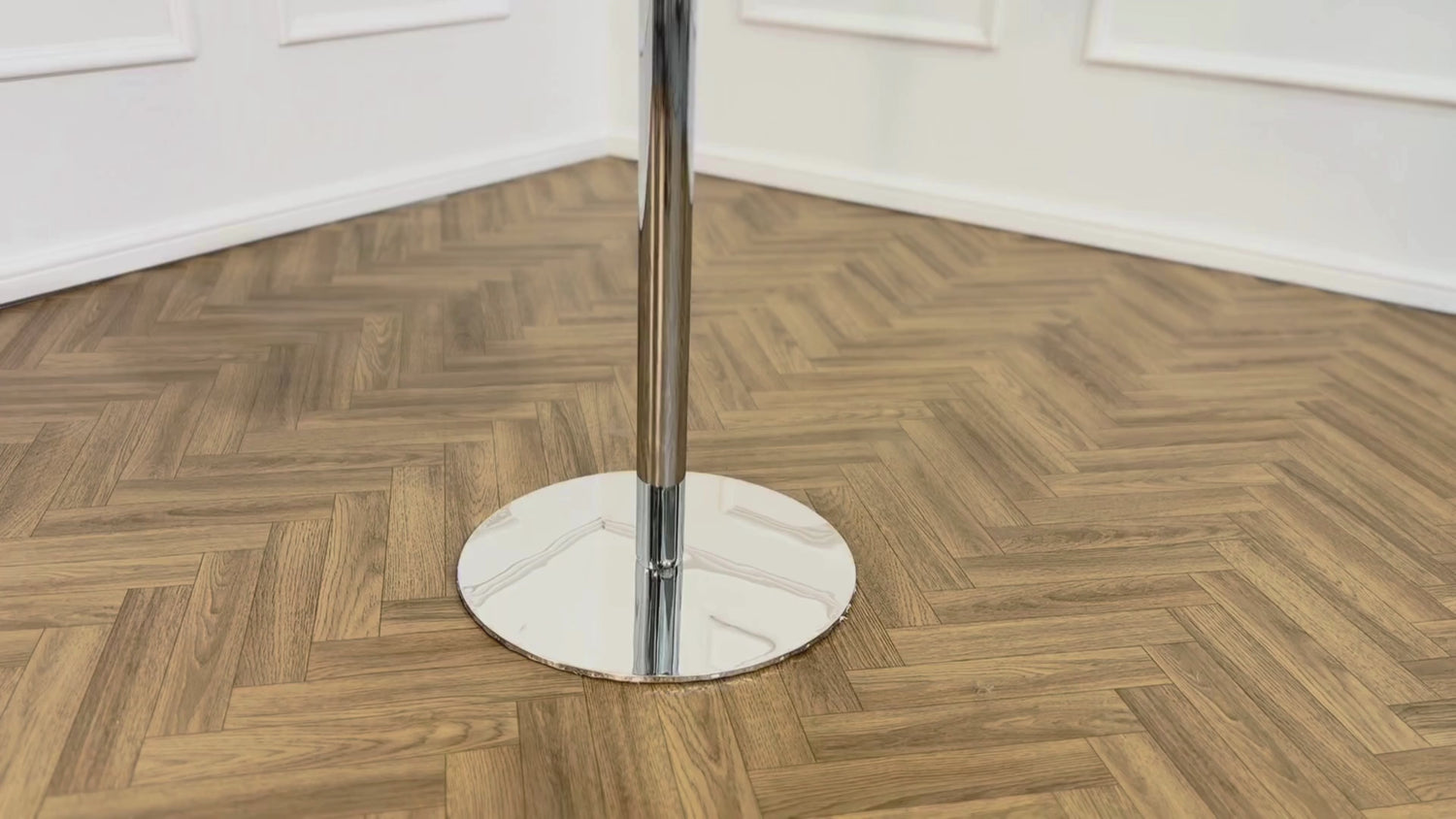 LUXE ROUND DINING TABLE – Silver Finish