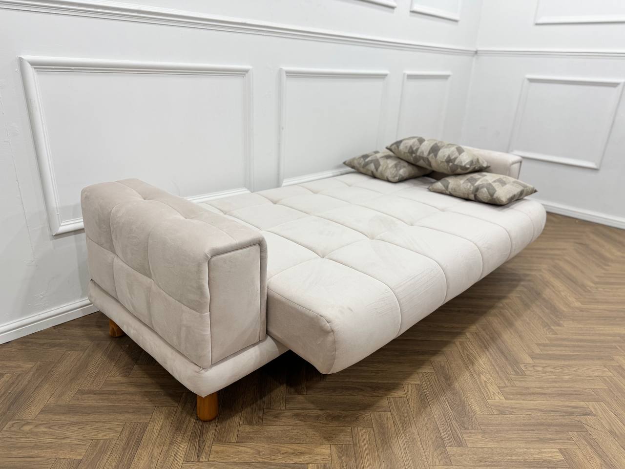 Q&amp;P Furniture Flora velvet sofa set with plush cushions and modern design, perfect for stylish living room decor.