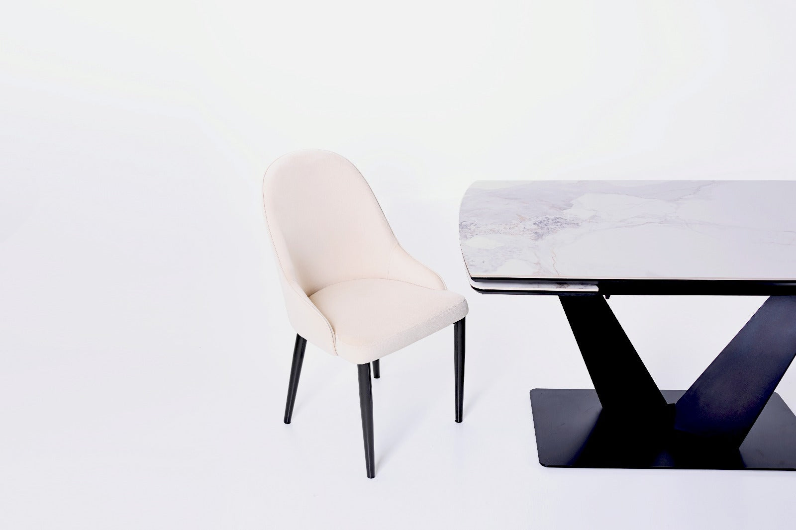 LUMIA EXTEND DINING SET WITH CLARA CHAIRS – BLACK LEGS