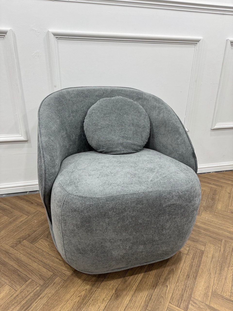 Q &amp; P Furniture Luna sofa set with plush cushions, modern design, and upholstered fabric in a stylish living room setup.
