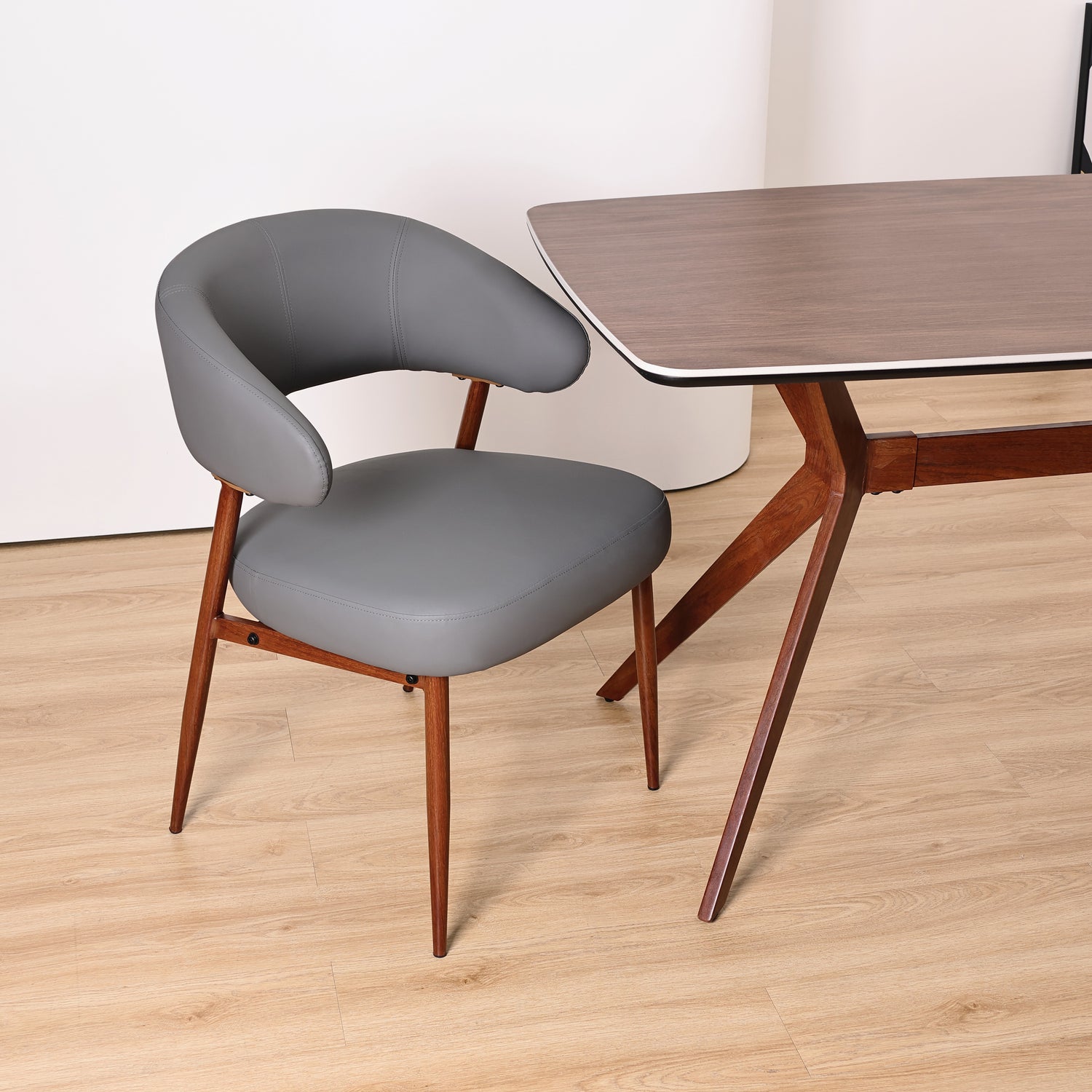 ZENO DINING TABLE