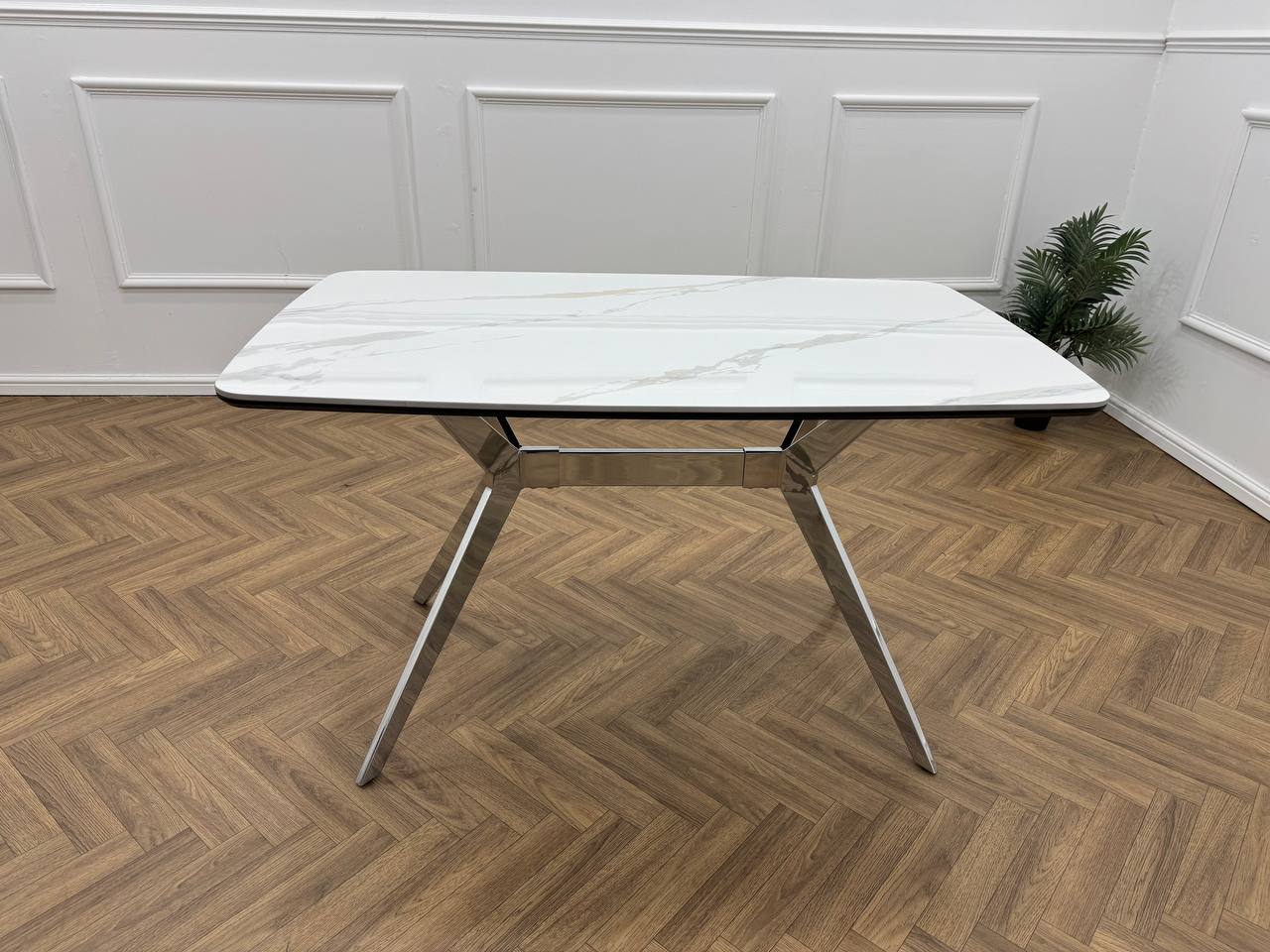 Niva Dining Table