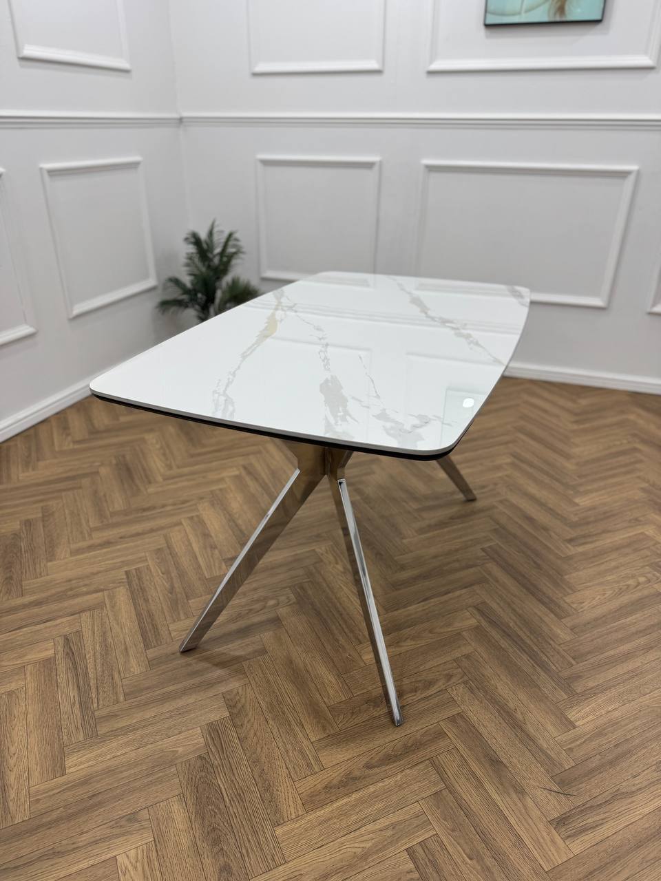 Niva Dining Table