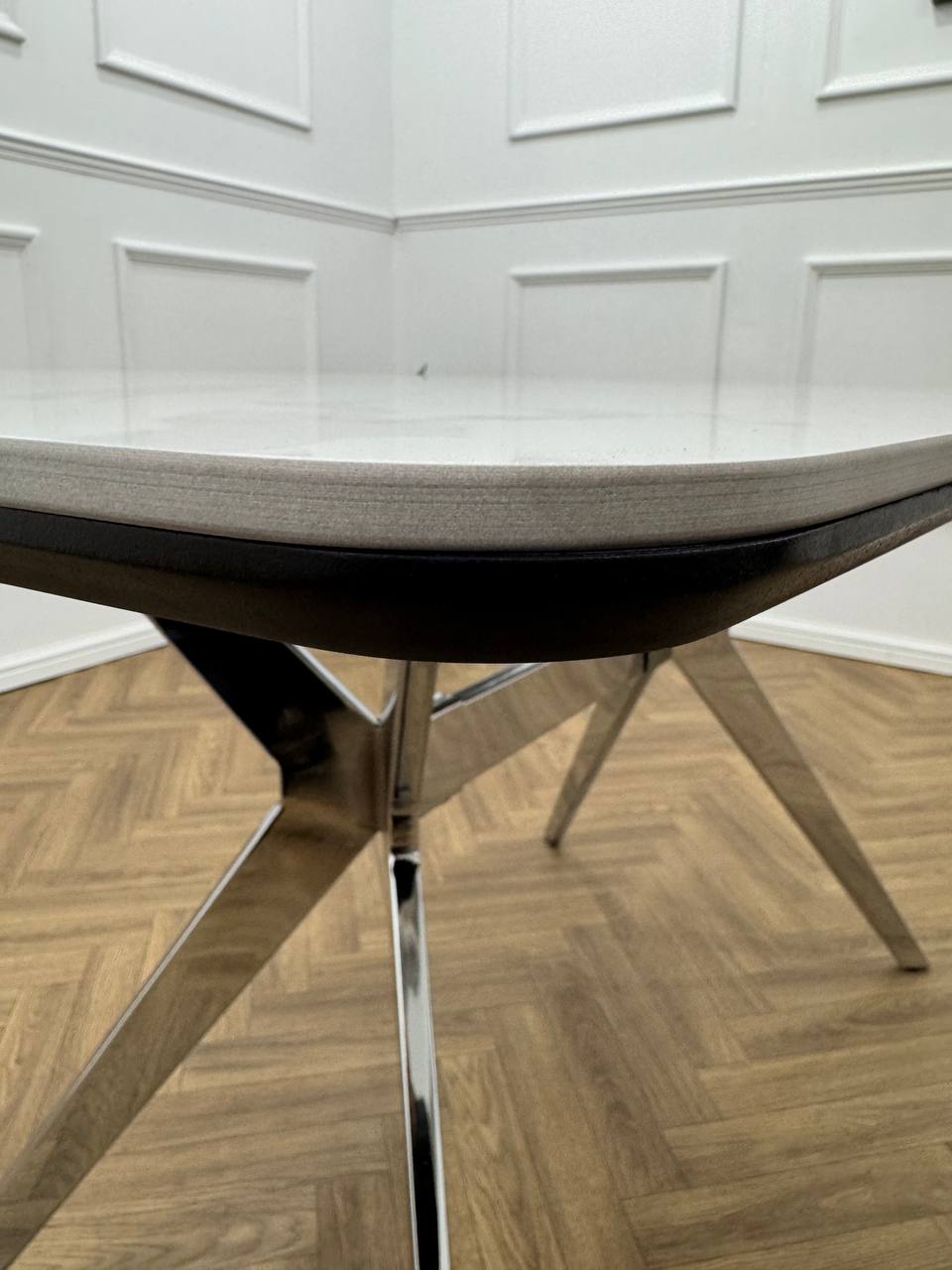 Niva Dining Table