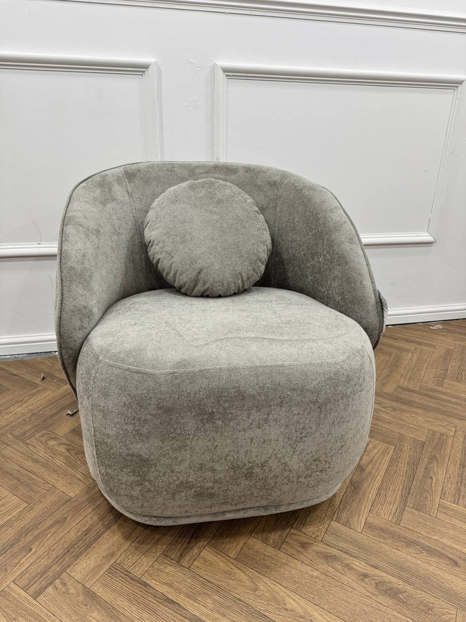 Q &amp; P Furniture Luna sofa set with plush cushions and modern design, shown in a stylish living room setting.