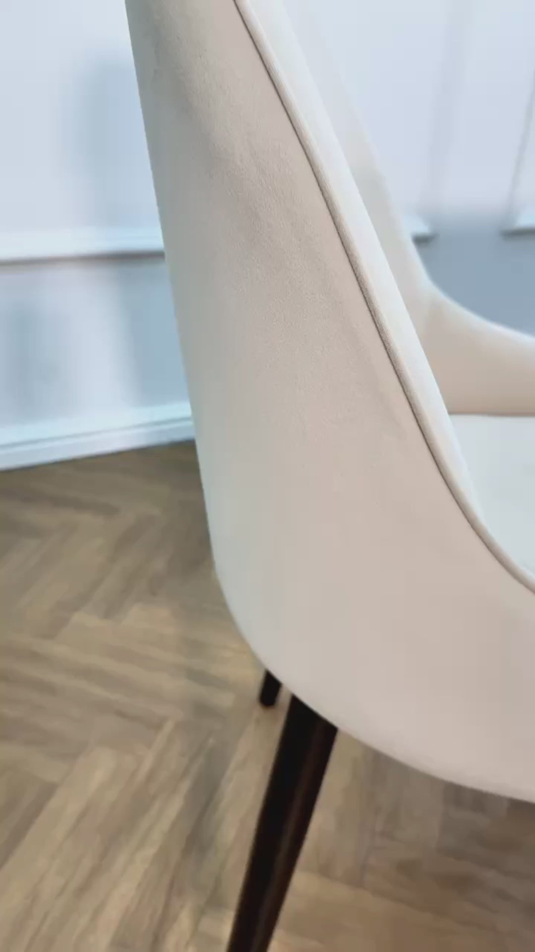 LUMIA EXTEND DINING SET WITH CLARA CHAIRS – BLACK LEGS